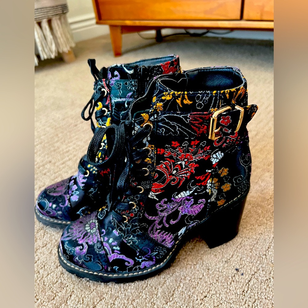 Diba Black and Red Ankle Boots with Chunky Heel